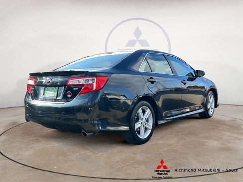 Used 2013 Toyota Camry SE image 3