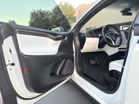 Used 2016 Tesla Model X 90D image 42