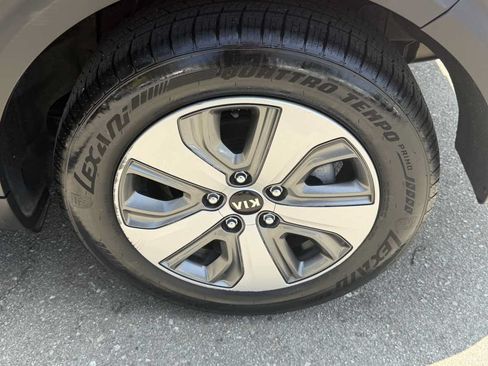 Used 2019 Kia Niro LX FWD image 6