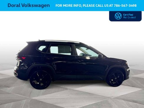 Used 2025 Volkswagen Taos SE FWD image 9