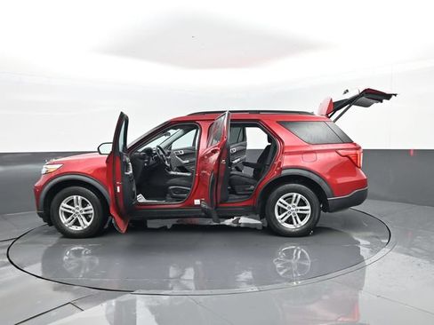 Used 2022 Ford Explorer XLT w/ Class IV Trailer Tow Package AWD/4WD image 32