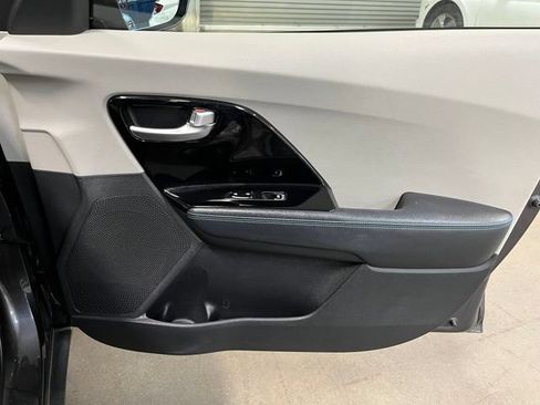Used 2018 Kia Niro EX FWD image 11