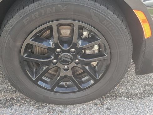 Used 2023 Chrysler Pacifica Touring-L FWD image 13