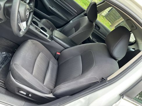Used 2025 Nissan Altima 2.5 SV FWD image 33