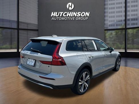 Used 2025 Volvo V60 B5 Cross Country Plus AWD/4WD image 7