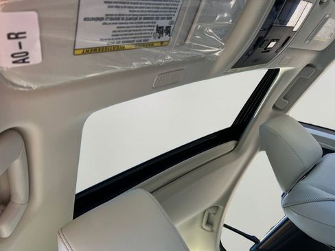 New 2025 Lexus ES 350 w/ Premium Package image 4