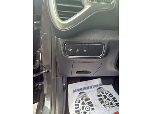 Used 2025 Kia Soul LX w/ LX Technology Package FWD image 13