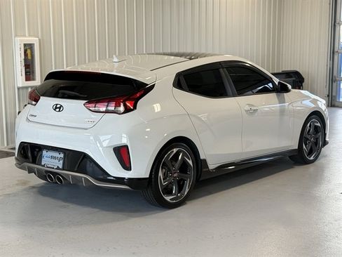 Used 2021 Hyundai Veloster Turbo image 3