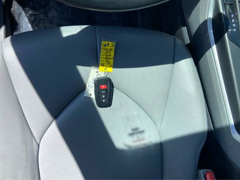 Used 2023 Toyota Highlander XLE FWD image 39