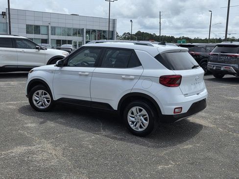 Used 2020 Hyundai Venue SEL FWD image 5
