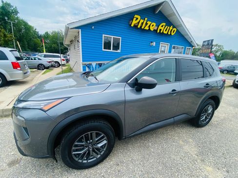 Used 2024 Nissan Rogue S FWD image 2