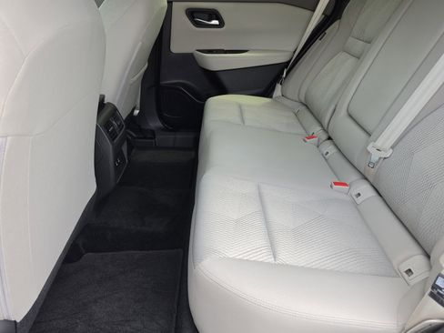 Used 2025 Nissan Rogue SV FWD image 12