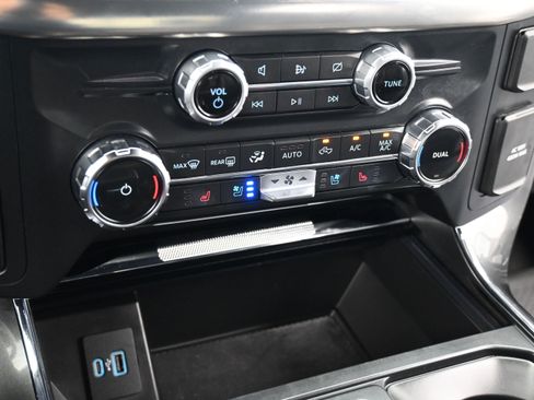 Used 2022 Ford F150 Lariat RWD image 19