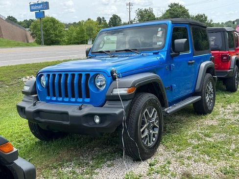 Used 2022 Jeep Wrangler Sport AWD/4WD image 9