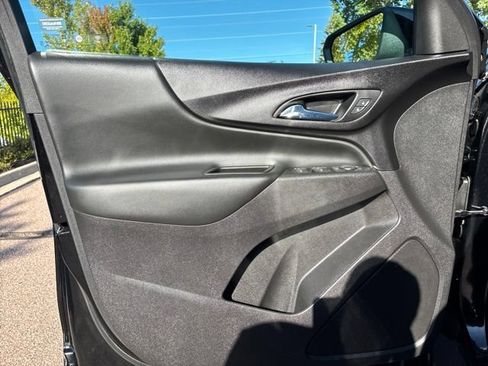 Used 2021 Chevrolet Equinox LT FWD image 15