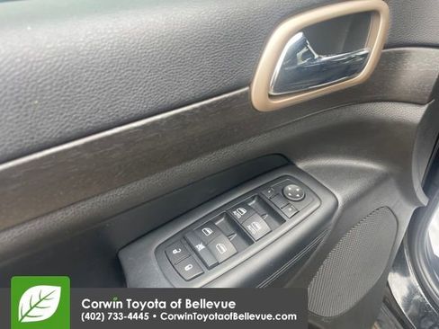 Used 2016 Jeep Grand Cherokee Laredo w/ Quick Order Package 23E image 9