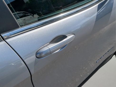 Used 2017 Jeep Cherokee Latitude image 28