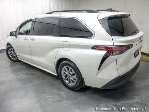 Used 2021 Toyota Sienna XLE w/ XLE Plus Package AWD/4WD image 3