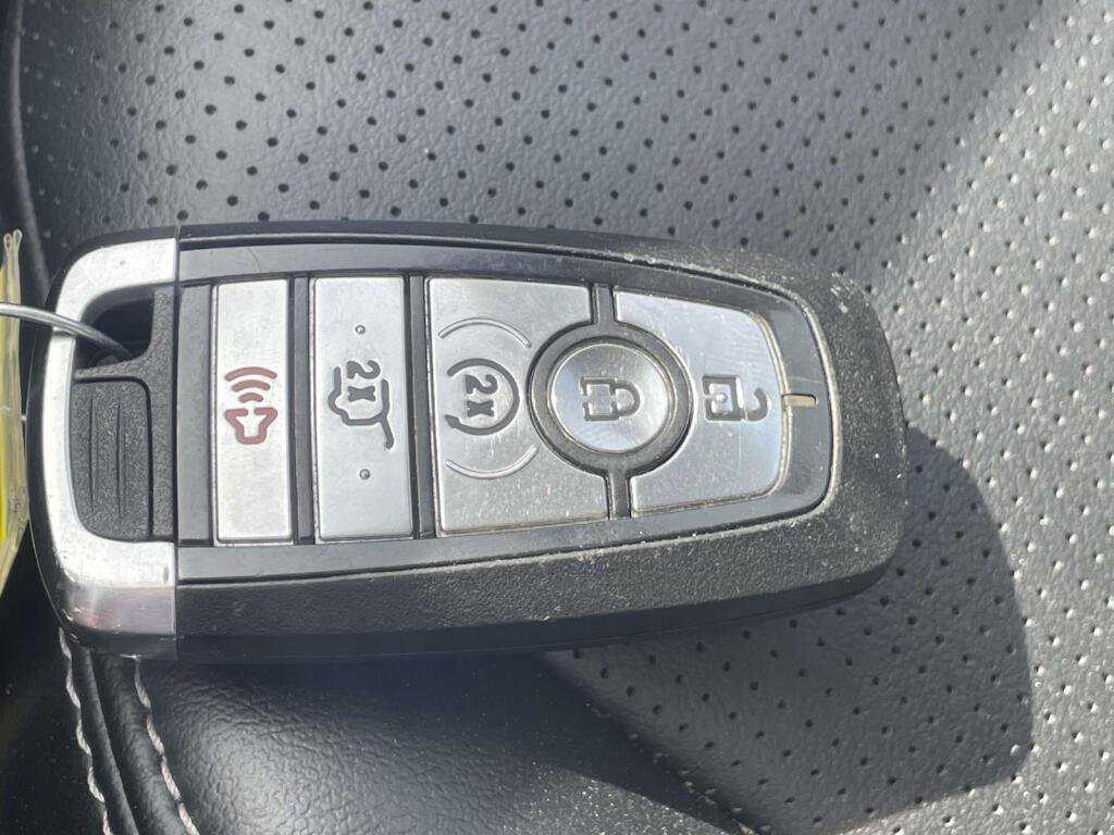 Used 2025 Ford Escape Platinum AWD/4WD image 4