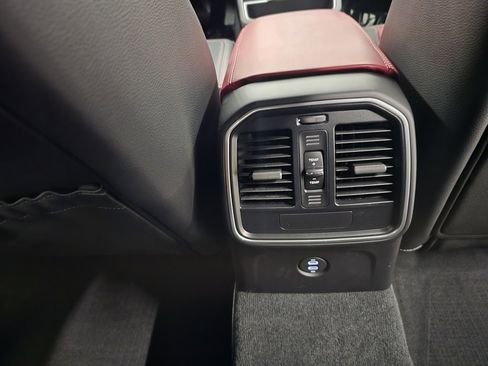 Used 2023 Porsche Macan image 33