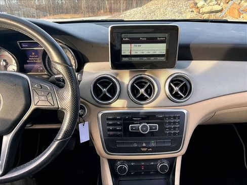 Used 2015 Mercedes-Benz GLA 250 image 28