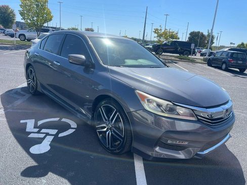 Used 2017 Honda Accord Sport image 2