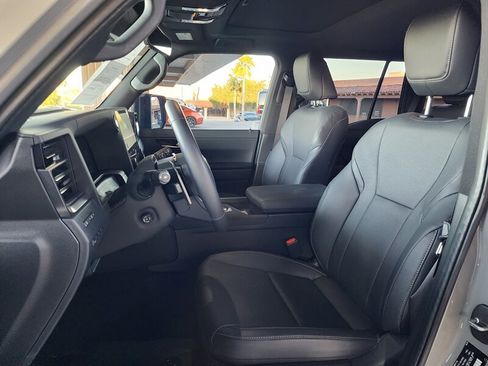 Used 2025 Lexus GX 550 w/ Accessory Package (2T) image 28