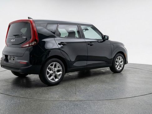 Used 2025 Kia Soul LX w/ LX Technology Package FWD image 9