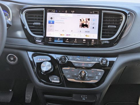 New 2026 Chrysler Pacifica Select image 17