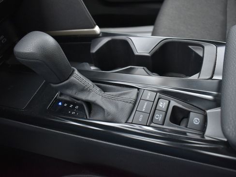 Used 2025 Toyota Camry LE image 29