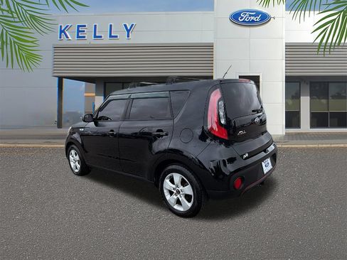 Used 2018 Kia Soul FWD image 3