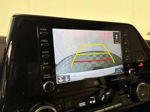 Used 2022 Toyota Highlander Limited AWD/4WD image 23