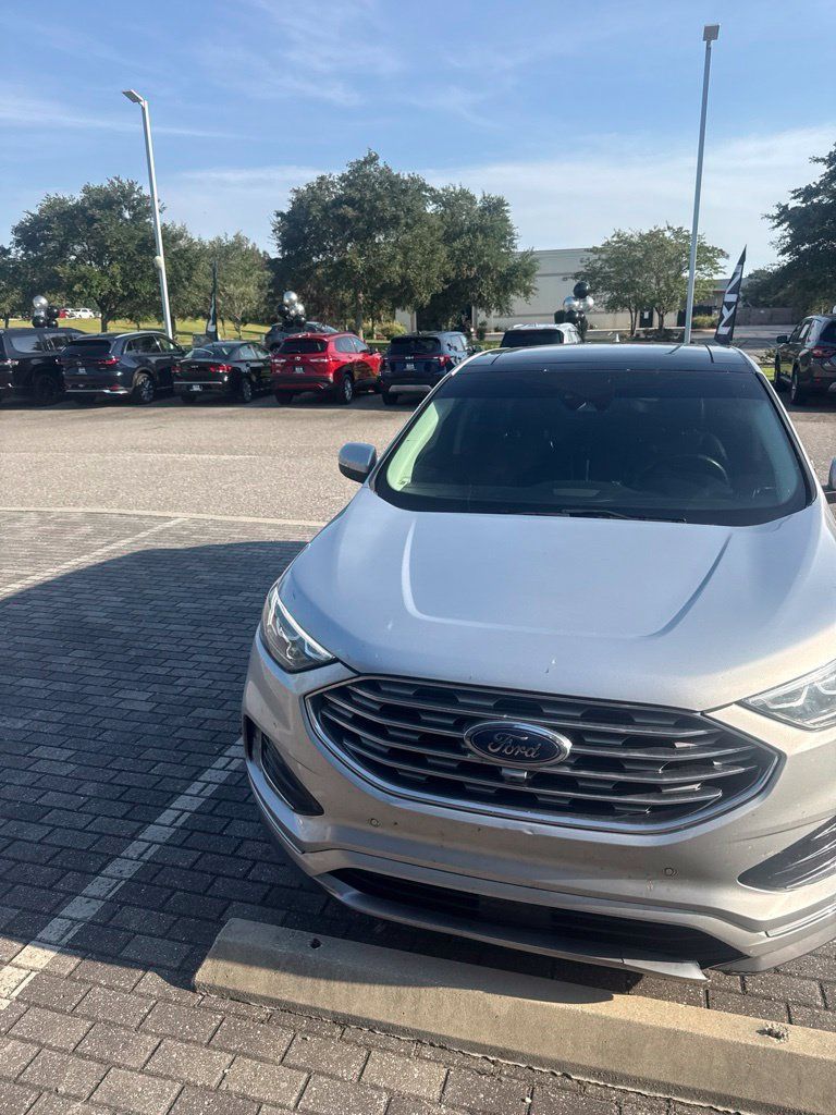 Used 2019 Ford Edge Titanium w/ Equipment Group 301A FWD image 3