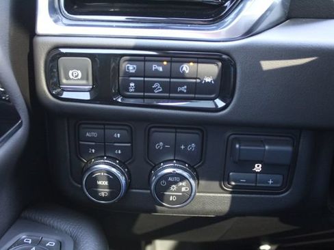 Used 2025 GMC Yukon Denali w/ Denali Reserve Package AWD/4WD image 29