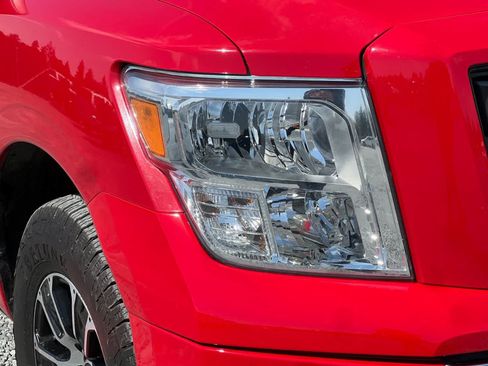 Used 2022 Nissan Titan SV AWD/4WD image 31