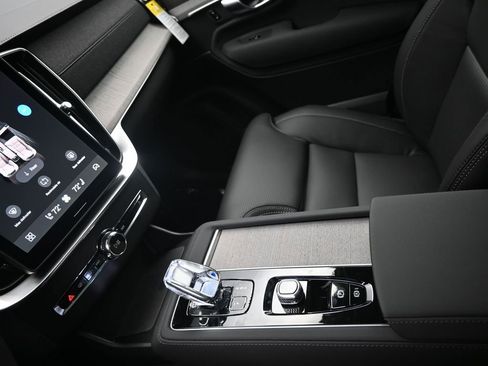 New 2026 Volvo XC90 B6 Ultra w/ Protection Package AWD/4WD image 17