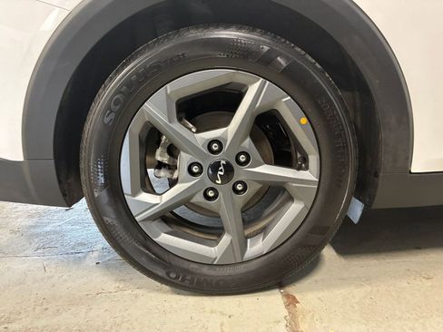 Used 2025 Kia K4 LXS image 30