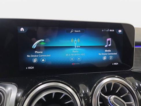 Used 2021 Mercedes-Benz GLB 250 4MATIC image 20