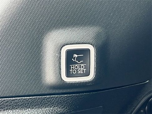 Used 2024 Jeep Grand Cherokee Altitude image 37