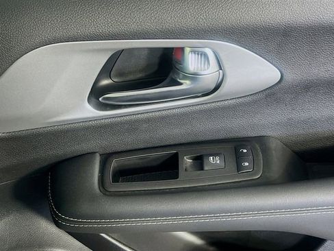 Used 2026 Chrysler Pacifica Limited w/ S Appearance Package FWD image 32