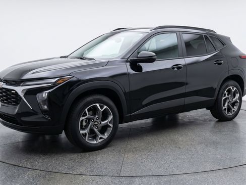 Used 2025 Chevrolet Trax LT FWD image 3