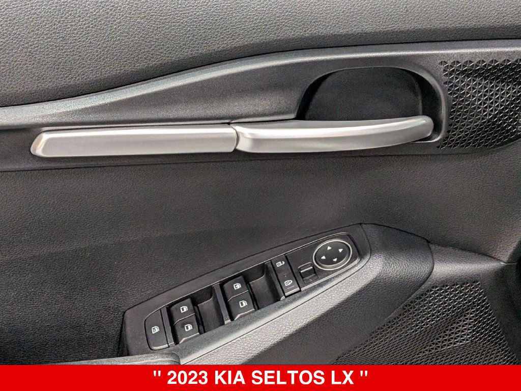 Used 2023 Kia Seltos LX AWD/4WD image 14
