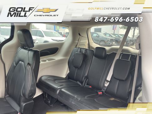 Used 2023 Chrysler Pacifica Touring-L FWD image 29
