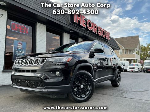 Used 2024 Jeep Compass Latitude AWD/4WD image 1