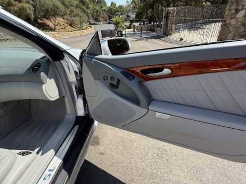 Used 2005 Mercedes-Benz SL 600 image 12