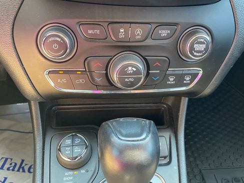 Used 2022 Jeep Cherokee Trailhawk w/ Sun, Sound & Nav Group AWD/4WD image 24