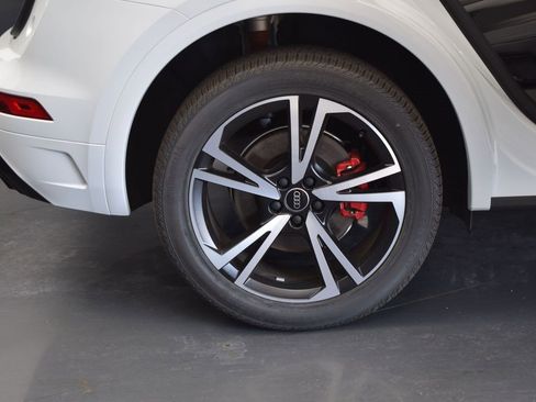 Certified 2025 Audi Q5 2.0T Premium Plus w/ Premium Plus Package image 9