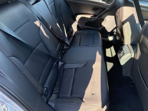 Used 2015 Volkswagen e-Golf SEL Premium image 21