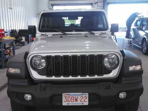 Used 2024 Jeep Wrangler Unlimited Sport AWD/4WD image 2