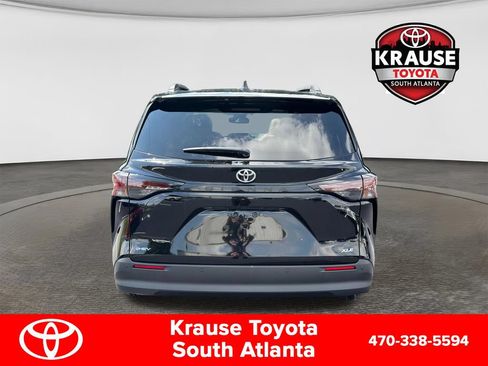 New 2026 Toyota Sienna XLE FWD image 7